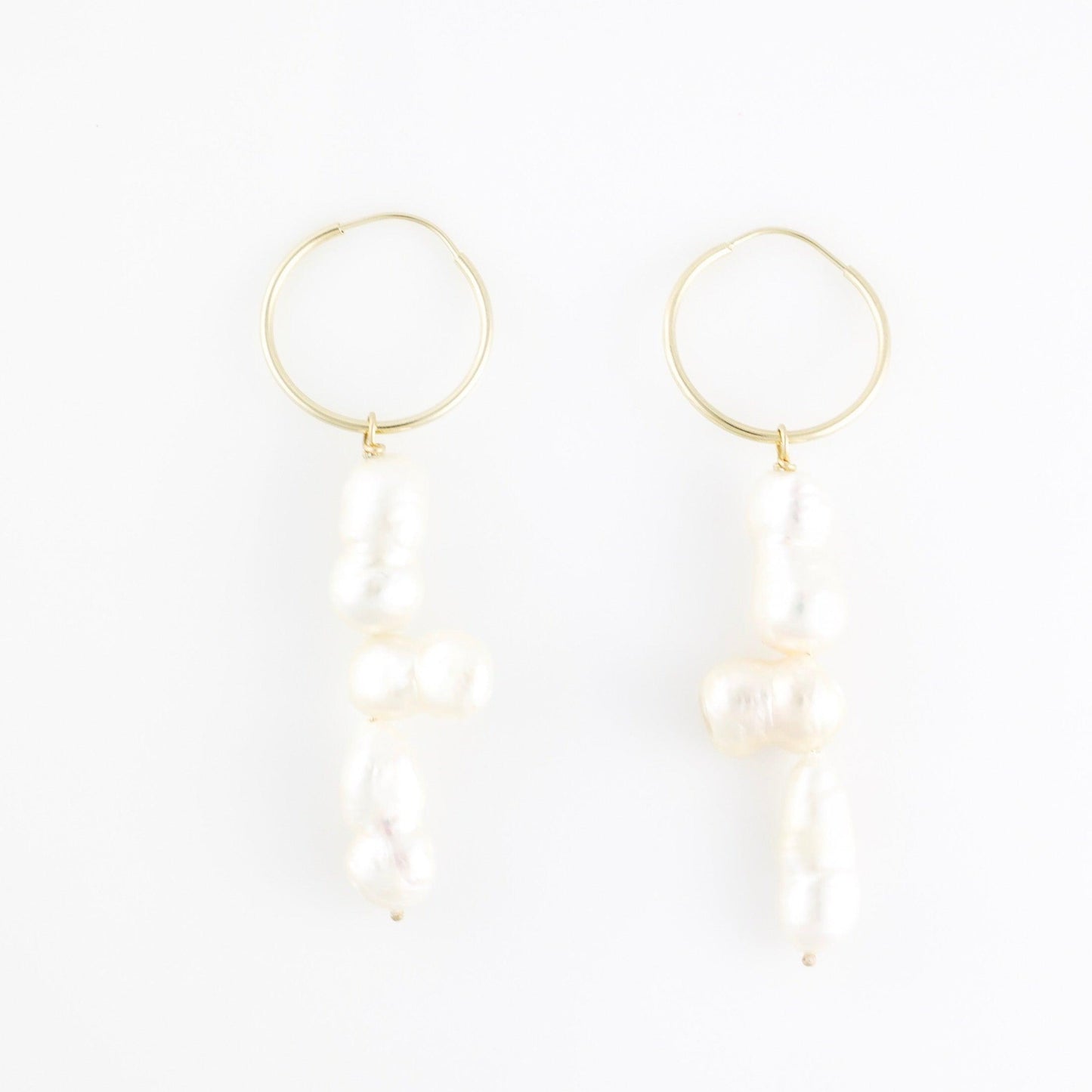 14karat_solid_gold_hoop_earrings_wih_freshwater_pearl_pendants