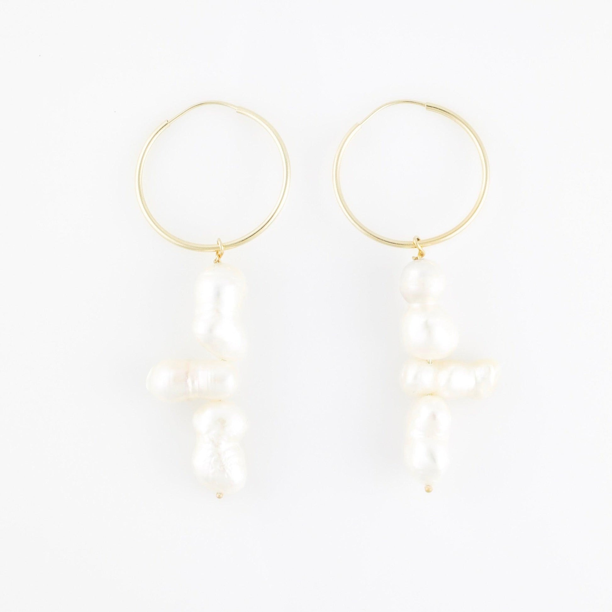 14karat_solid_gold_hoop_earrings_wih_freshwater_pearl_pendants