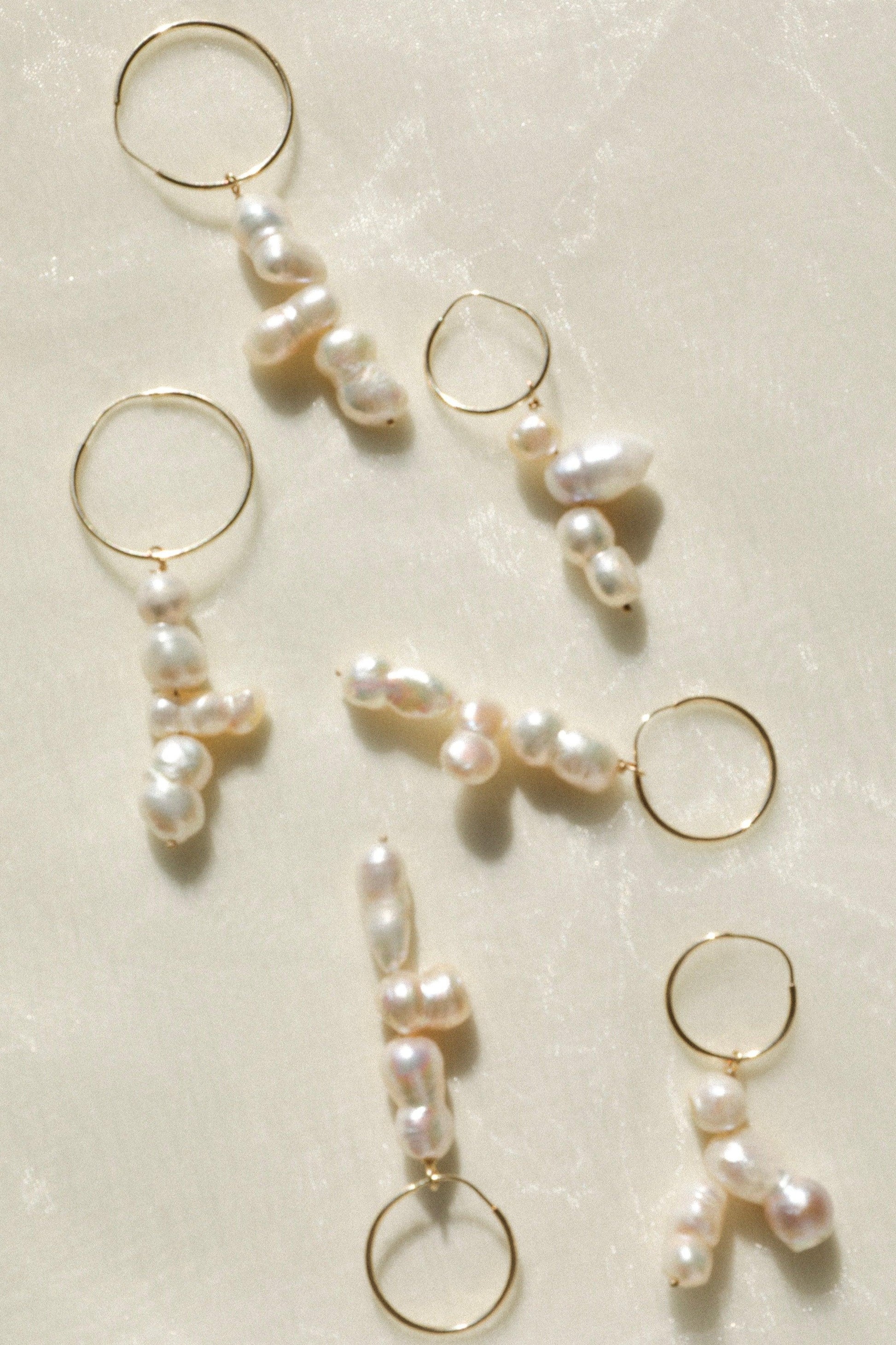 14karat_solid_gold_hoop_earrings_wih_freshwater_pearl_pendants