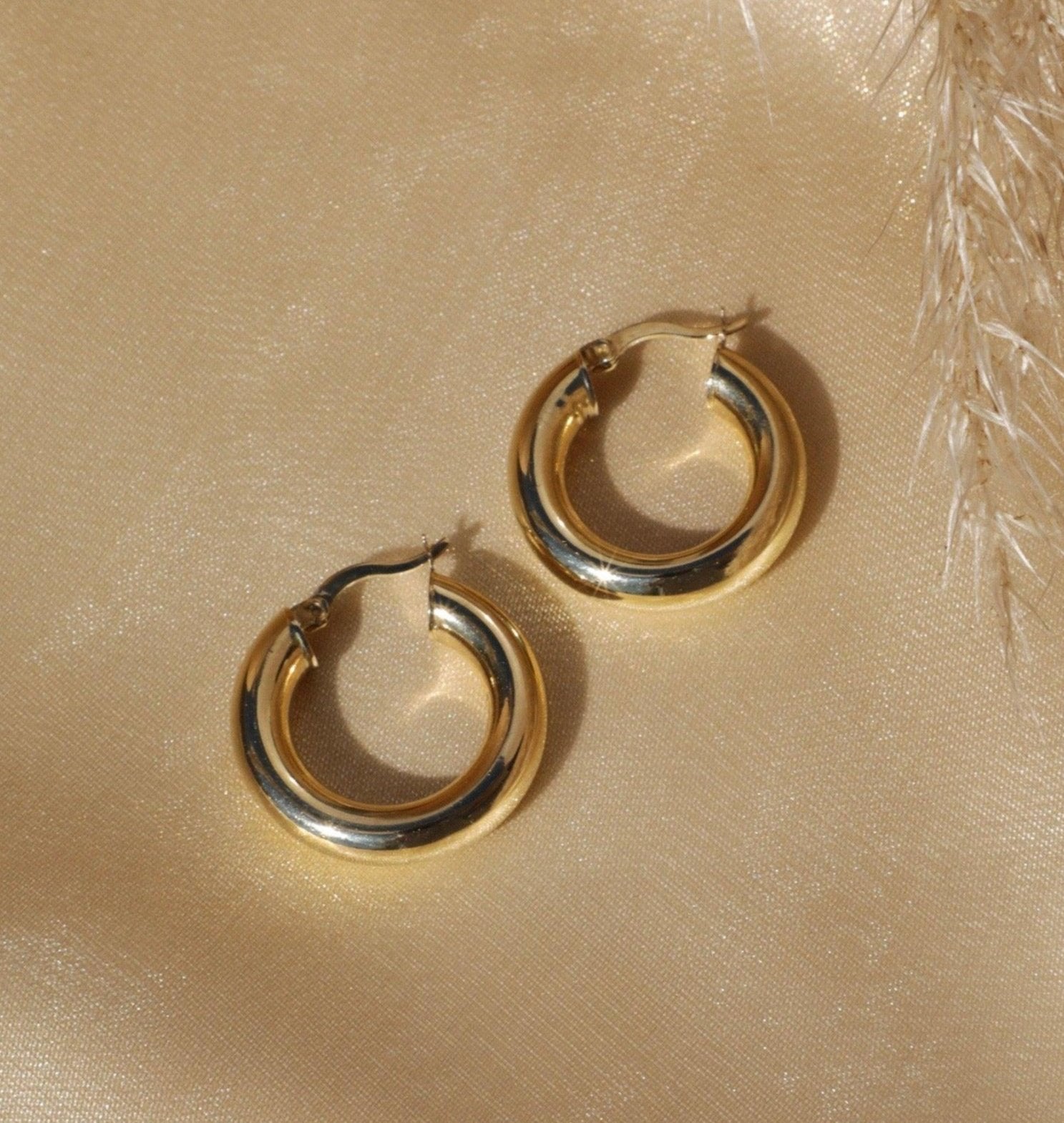 Luna Hoop Earrings - iriss studio